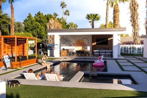 Sauna-BBQ-Golf-HeatedPool House in Palm Springs