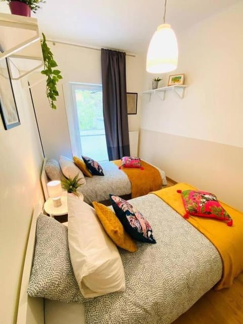 Bright and airy 3 Bedroom with terrace&parking Apartment in Strassen