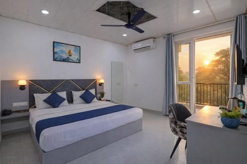 Bed, View (from property/room), Balcony/Terrace, Photo of the whole room, Bedroom
