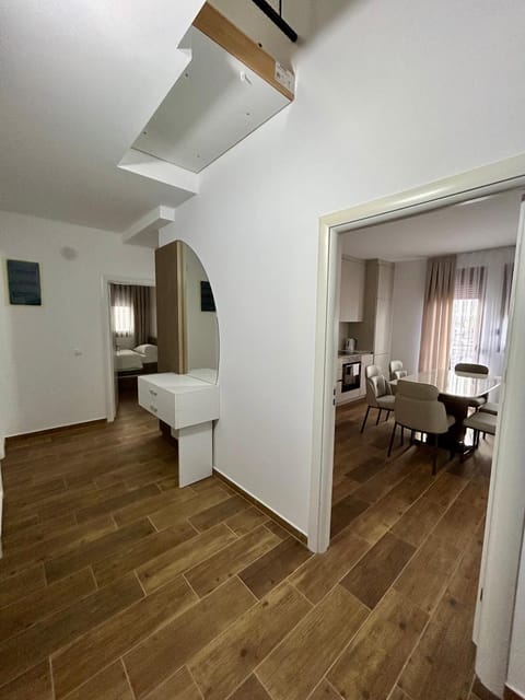 Photo of the whole room, Seating area