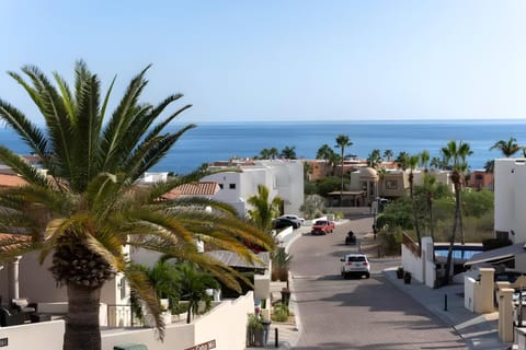 Property building, Day, Neighbourhood, Natural landscape, Balcony/Terrace, City view, Sea view, Street view, Location, Parking