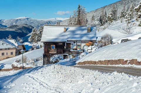 Property building, Facade/entrance, Day, Natural landscape, Winter, Mountain view