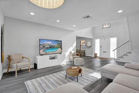 Tropical Modern Villa with Pool House in Coconut Creek