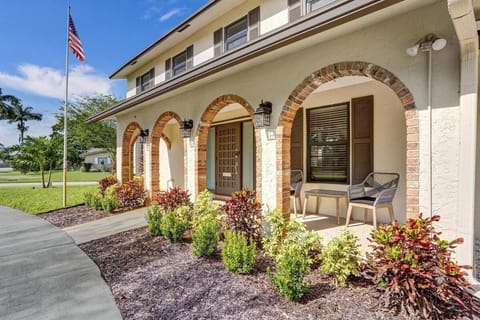 Tropical Modern Villa with Pool House in Coconut Creek