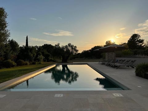 EcoLodge romantique proche Lourmarin Piscine Privée Borne recharge House in Lourmarin