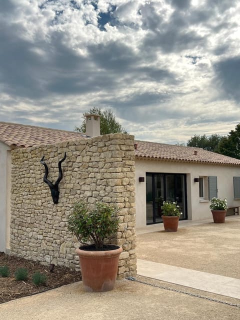EcoLodge romantique proche Lourmarin Piscine Privée Borne recharge House in Lourmarin