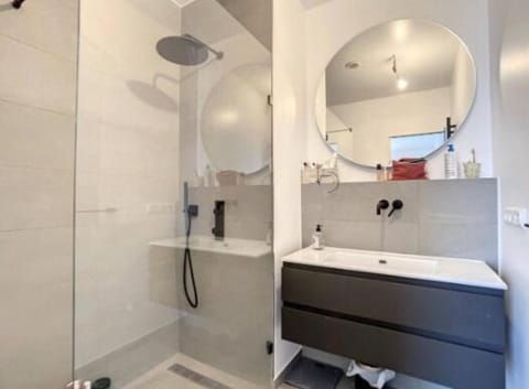 Beautiful one bedroom in Center w Terrace & Parking Apartment in Luxembourg