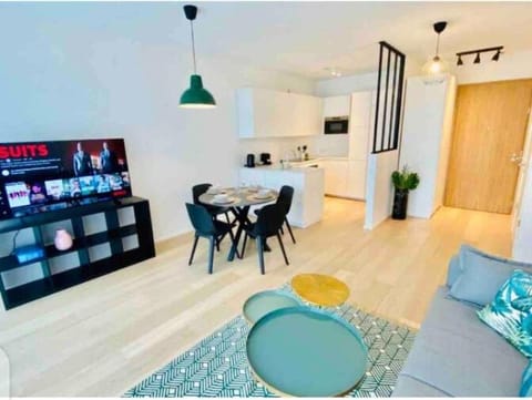 Beautiful one bedroom in Center w Terrace & Parking Apartment in Luxembourg