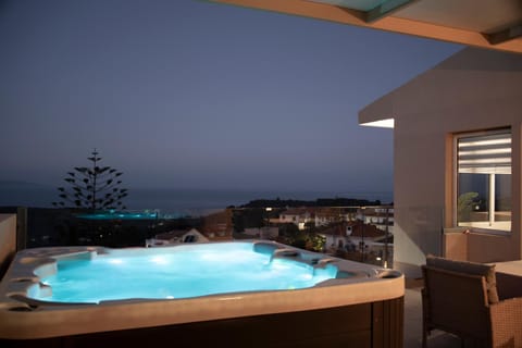 Night, Hot Tub, Balcony/Terrace, Sea view