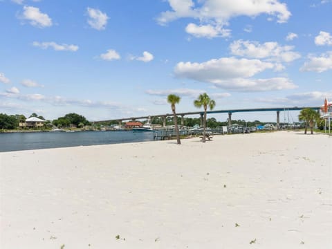 Nearby landmark, Neighbourhood, Natural landscape, Beach, Sea view