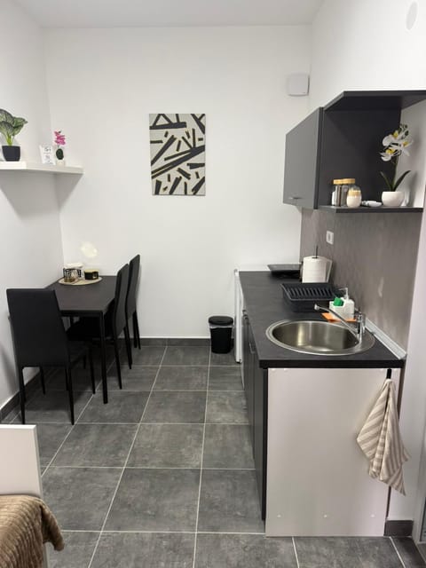 Dining area, kitchen