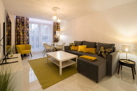 Communal lounge/ TV room, Living room, Seating area