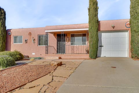 2 Mi to UNM Campus Home in Quiet Area of ABQ House in Albuquerque