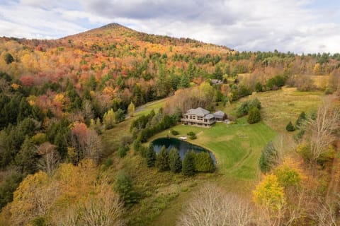 Mountain Top Fresh Pond Hot Tub House in Pittsfield