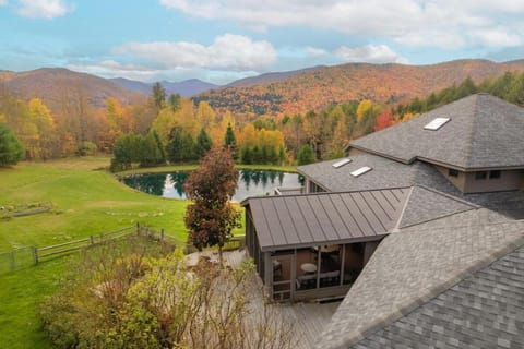 Mountain Top Fresh Pond Hot Tub House in Pittsfield