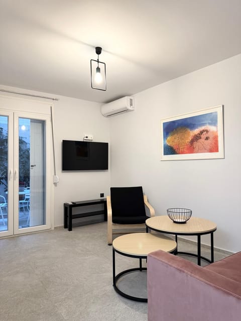 Cozy Apartment with Acropolis View Rooftop Access Apartment in Plaka