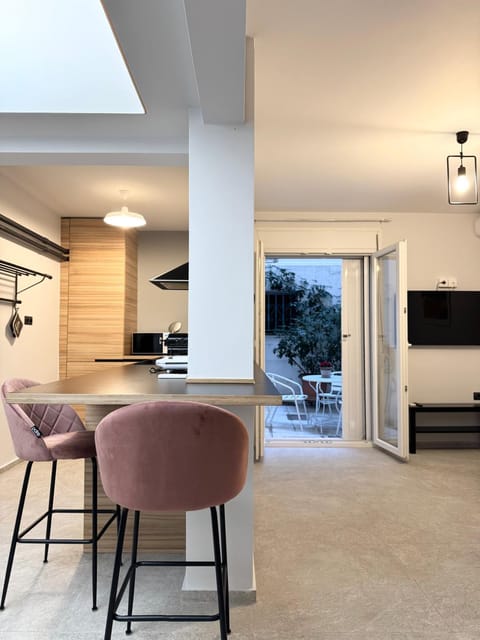 Cozy Apartment with Acropolis View Rooftop Access Apartment in Plaka