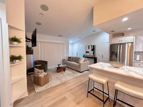 Quiet Community, Stylish Escape House in Sacramento