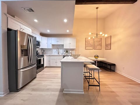 Quiet Community, Stylish Escape House in Sacramento