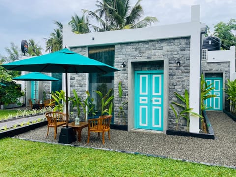 Property building, Patio, Spring, Day, Garden, Garden view