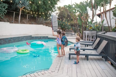 5BR Oasis with Pool, Arcade, Sauna House in Casa De Oro-Mount