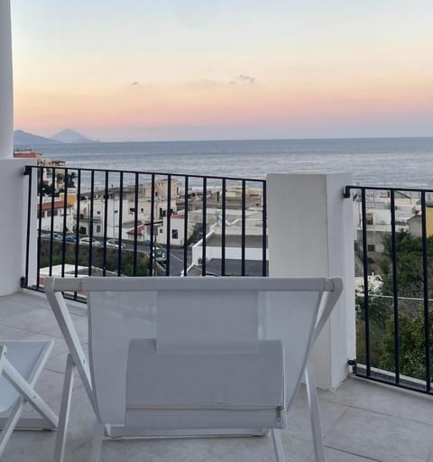 View (from property/room), Balcony/Terrace, Sea view