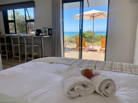 Bed, View (from property/room), Balcony/Terrace, Beach, Bedroom, Sea view, towels