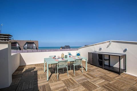 Patio, View (from property/room), Balcony/Terrace, Dining area, Sea view