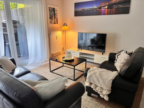 Communal lounge/ TV room, TV and multimedia, Living room, Seating area