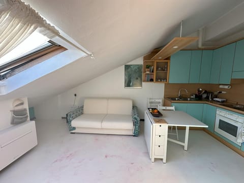 Kitchen or kitchenette, Living room, Dining area, oven, stove