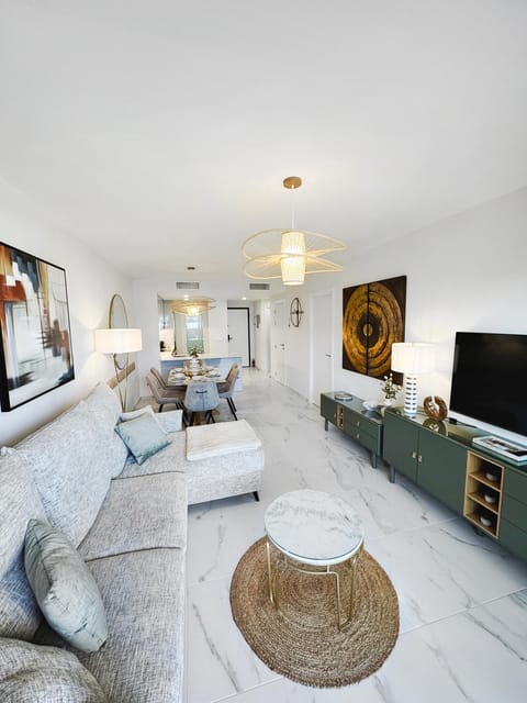 Communal lounge/ TV room, TV and multimedia, Living room, Seating area, Evening entertainment