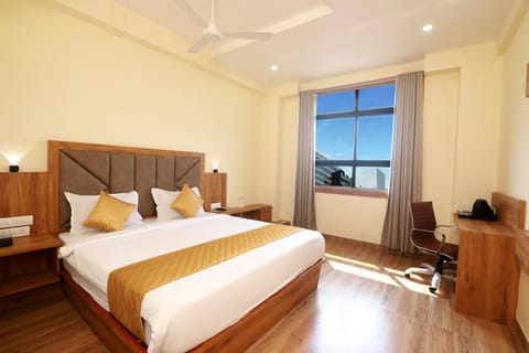 Bed, TV and multimedia, View (from property/room), Photo of the whole room, Bedroom