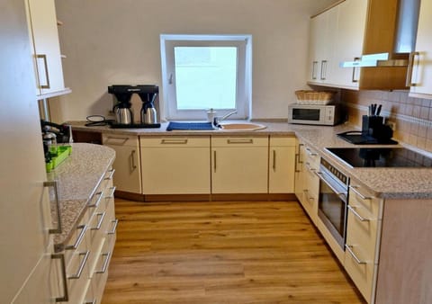 Coffee/tea facilities, Kitchen or kitchenette, dishwasher, oven, pet friendly, stove, toaster