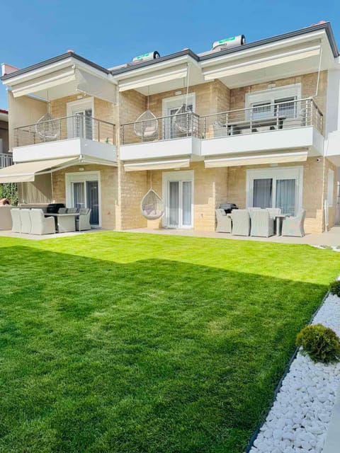 Property building, Garden, Garden view