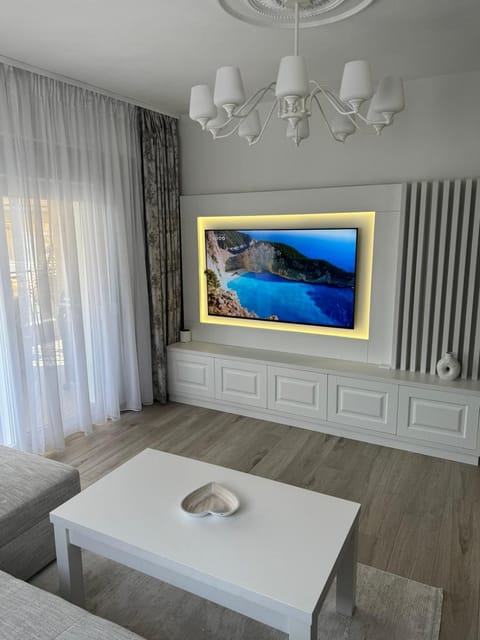 TV and multimedia, Living room, Photo of the whole room, Seating area, Garden view, Sunrise, air conditioner