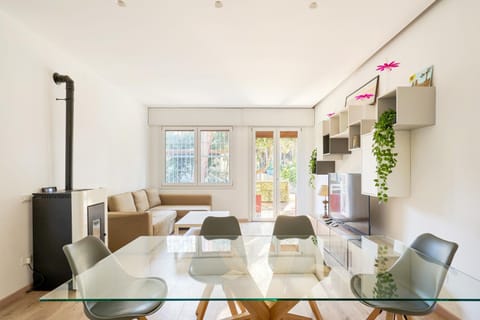 Property building, Lounge or bar, Dining area