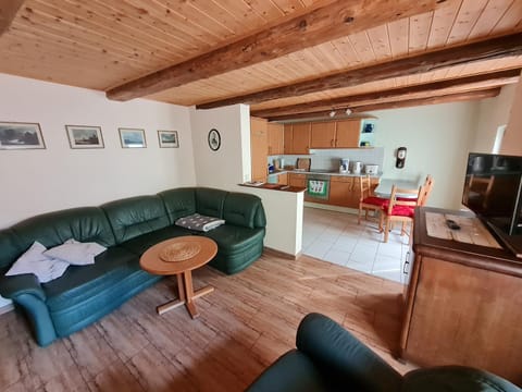 TV and multimedia, Kitchen or kitchenette, Living room, Dining area