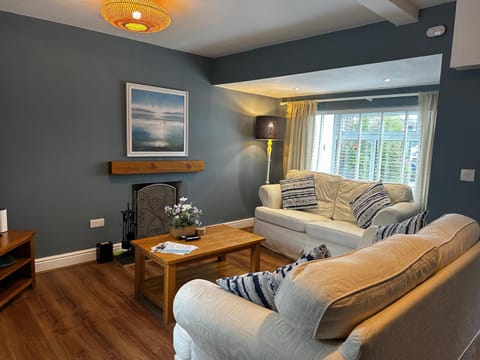 Coastland Cottage House in Wales