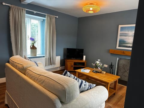 Coastland Cottage House in Wales