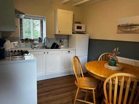 Coastland Cottage House in Wales