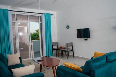 Communal lounge/ TV room, TV and multimedia, Seating area