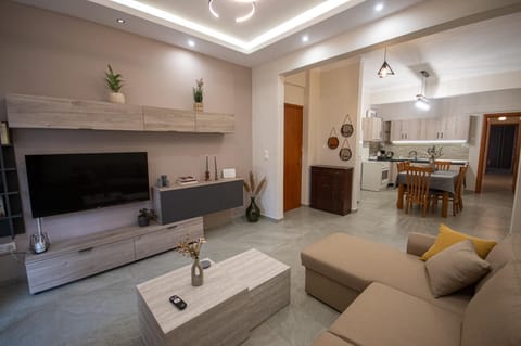 TV and multimedia, Kitchen or kitchenette, Living room, Seating area