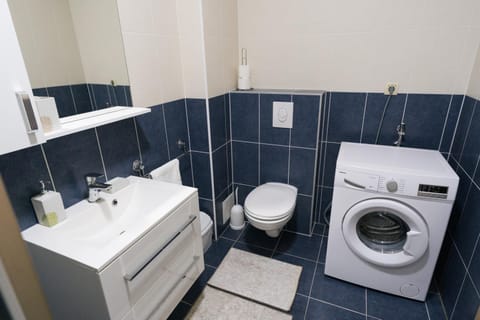 Toilet, Bathroom, towels, washing machine