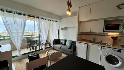 Kitchen or kitchenette, Living room, Dining area, stove, washing machine