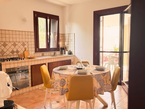 Kitchen or kitchenette, Dining area, Breakfast, Lunch, Dinner, kitchen, kitchen