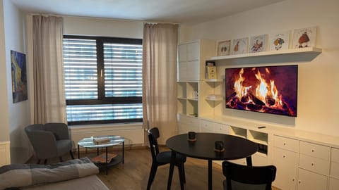 TV and multimedia, Seating area, Dining area