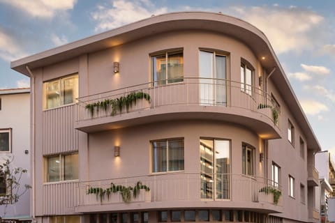 Property building, Day, Balcony/Terrace