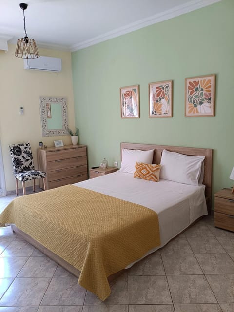 Bed, Photo of the whole room, Bedroom, air conditioner