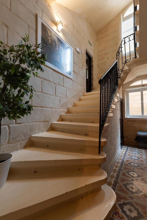 House Of Sliema - 4BR Traditional Townhouse House in Sliema