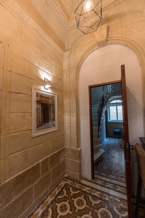 House Of Sliema - 4BR Traditional Townhouse House in Sliema